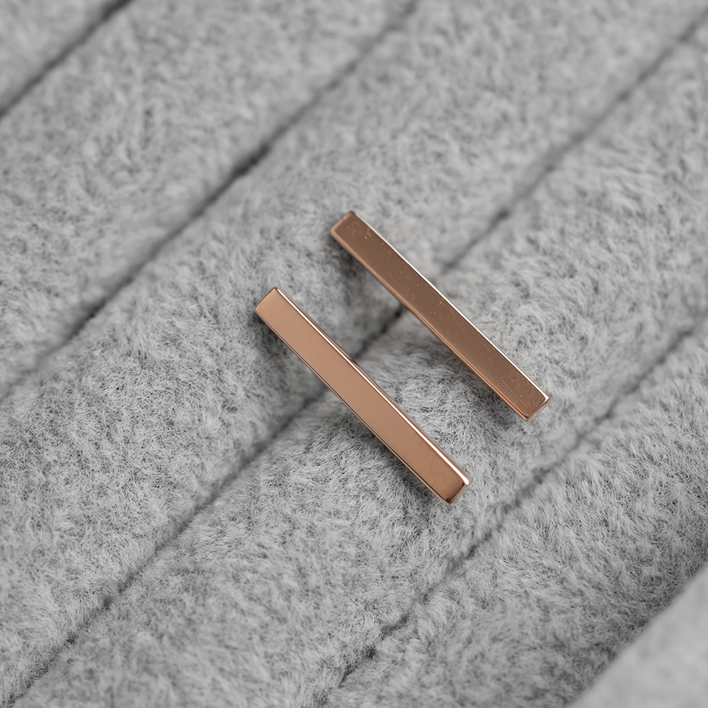 Cercei Bar studs aur rose