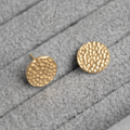 Cercei Pebble studs aur