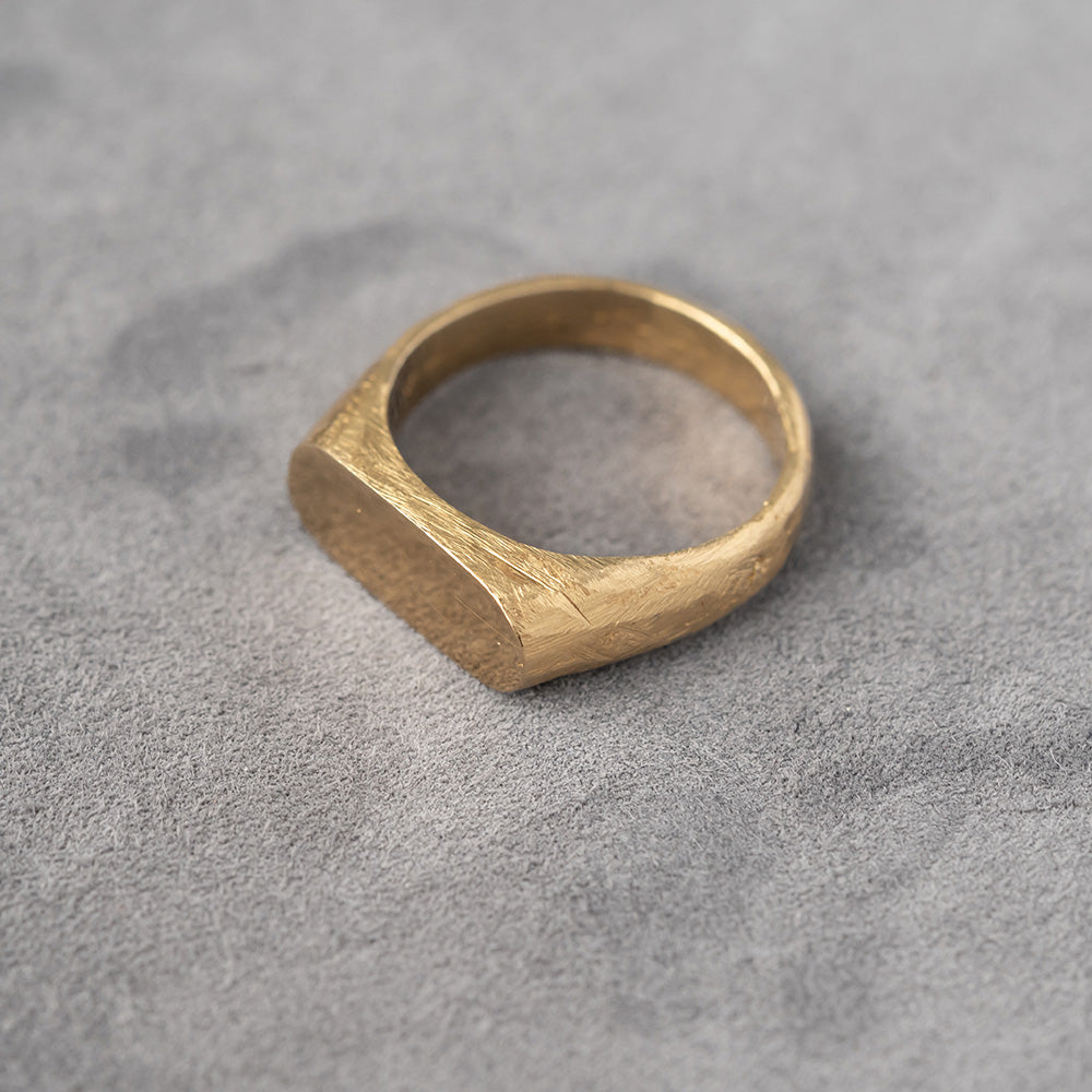Heirloom Slim Signet Aur