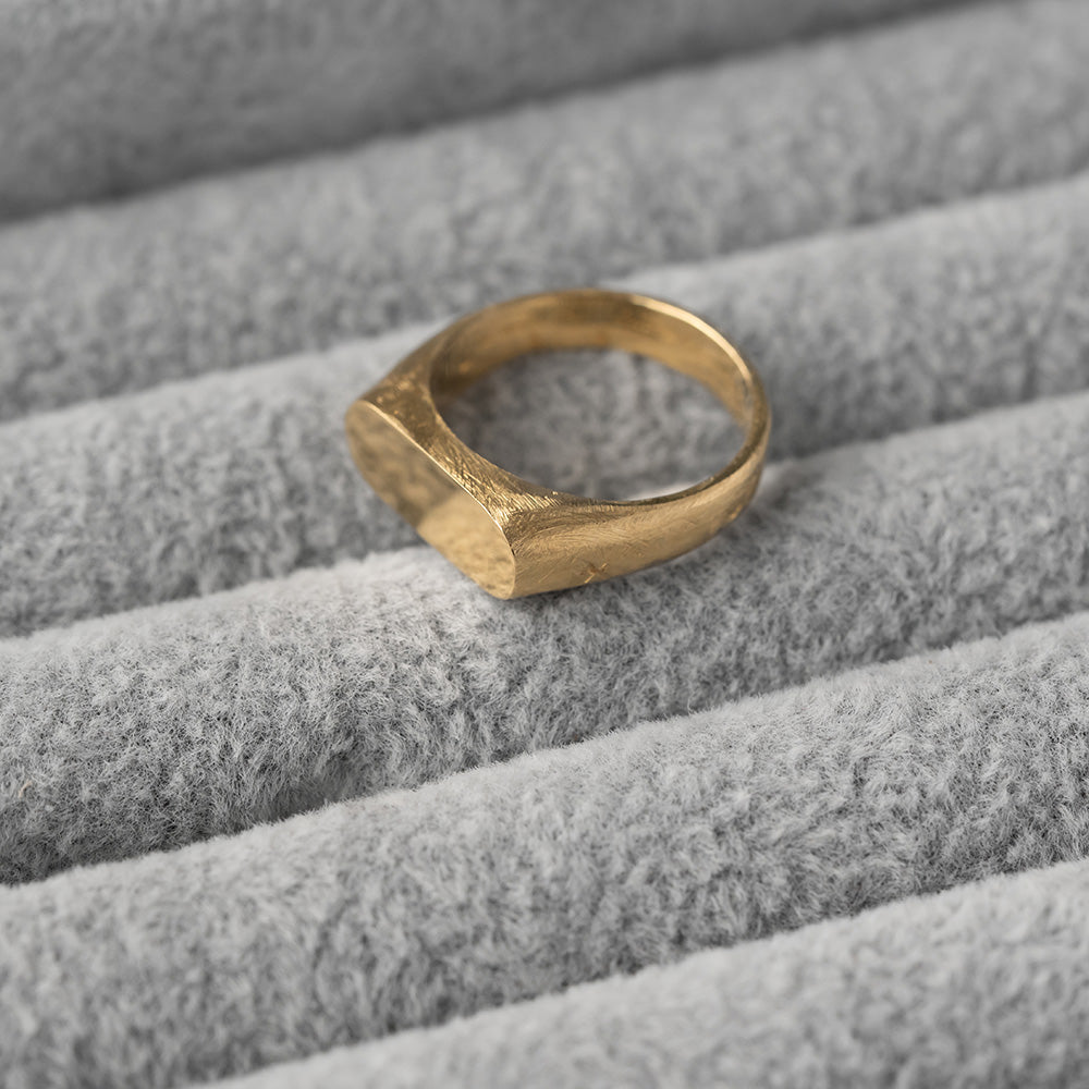Heirloom Slim Signet Aur