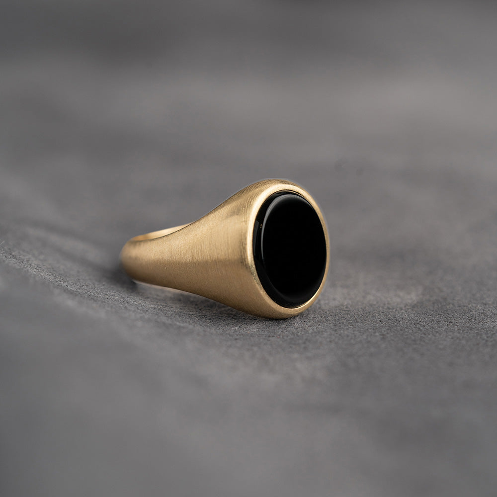 Onyx Signet Aur